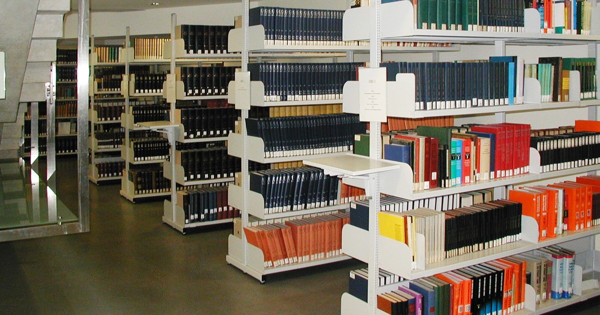 How to design professional software architecture with AI even if you don't know the domain